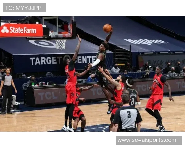 43+10!81分先生是福建队当之无愧的进攻核心 43+10!81分先生是福建队当之无愧的进攻核心