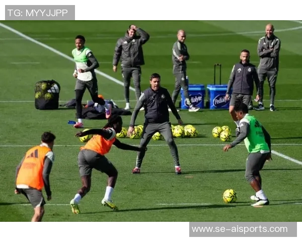 世体:塞瓦略斯和阿森西奥上轮联赛表现出色,赢得阿隆索认可 世体:塞瓦略斯和阿森西奥上轮联赛表现出色,赢得阿隆索认可